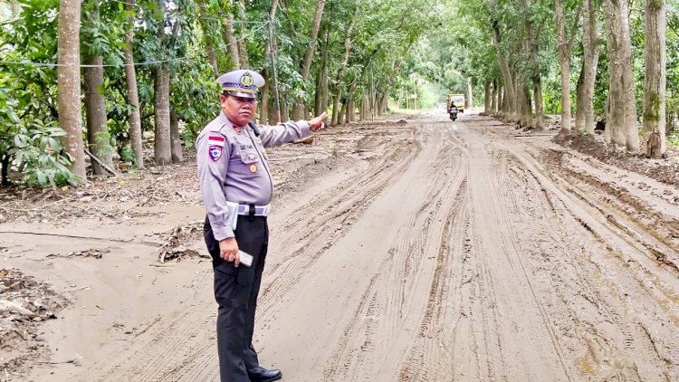Respons Cepat Dampak Banjir, Satlantas Cek Kondisi Jalur Trans Flores Timur–Sikka