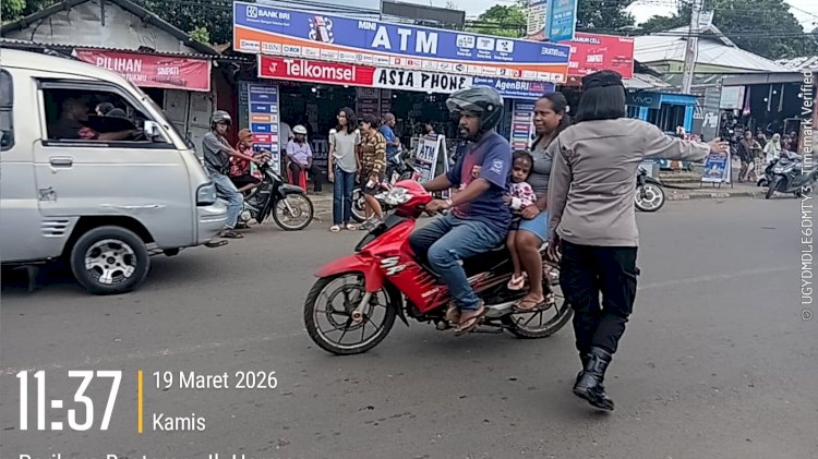 Personel Pos Pasar Sigap Atur Arus di Kawasan Pasar Inpres