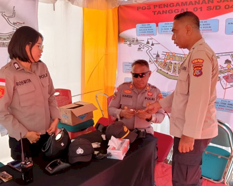 Pastikan Kondisi Prima, Dokkes Polres Flotim Bagikan Vitamin di Pos Pengamanan
