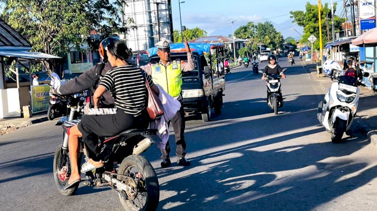 Harmoni Pagi di Jalan Raya, Sat Lantas Polres Flotim Jadi Penggerak Utama