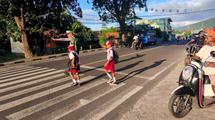 Satlantas Polres Flotim Hadir di Sekolah, Wujudkan Keselamatan Berlalu Lintas Sejak Pagi
