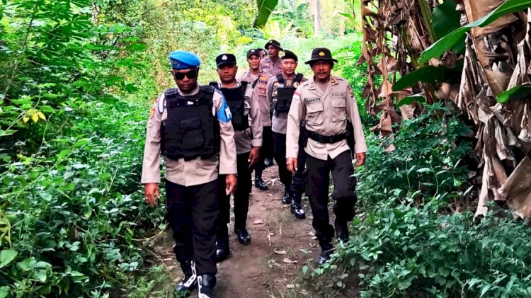 Menjaga Harmoni Pagi, Personel Polres Flotim Hadir Berikan Rasa Aman di Adonara Timur