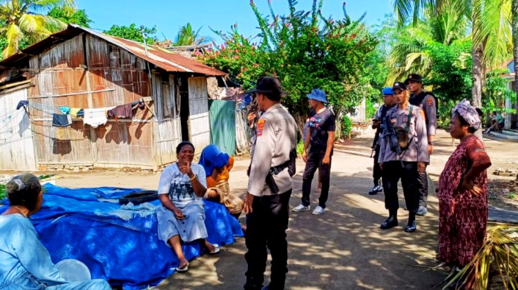 Patroli Dialogis Jalan Kaki Polres Flotim Hadirkan Rasa Aman dan Keharmonisan Masyarakat Dusun Bele