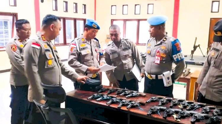 Pastikan Penggunaan Sesuai Prosedur, Bidpropam Polda NTT Periksa Senpi Organik di Polres Flores Timur