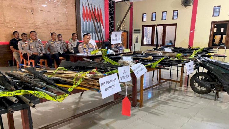 Konferensi Pers Polda NTT: Polres Flores Timur Ungkap Curanmor dan Kumpulkan Ratusan Senpira Kedepankan Pendekatan Humanis