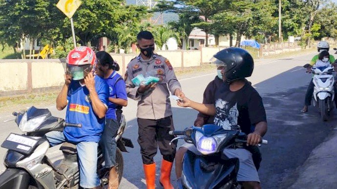 Hadir dengan Kepedulian, Personel Polsek Wulanggitang Sapa Warga Lewat Aksi Humanis