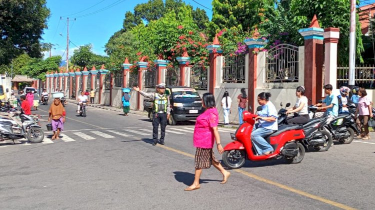 Mengawal Langkah Umat Beribadah, Satlantas Polres Flores Timur Wujudkan Lalu Lintas Aman