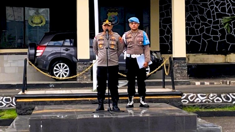 Apel Jam Pimpinan, Kapolres Flores Timur AKBP Adhitya Octorio Putra Tekankan Disiplin dan Loyalitas Personel
