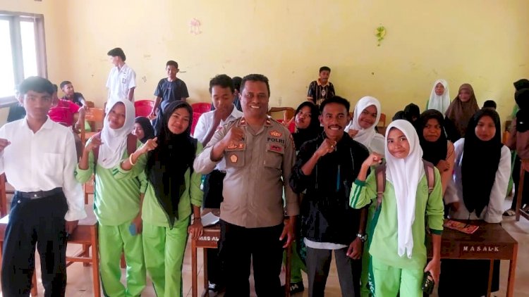 Kapolsek Adonara Edukasi Pelajar MAS Al-Kalam Sagu tentang Bahaya Narkoba