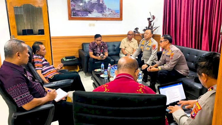 Kapolres Flores Timur Didampingi AKBP Gede Putra Yase dan Bupati Flotim Lakukan Percepatan Rekonsiliasi Pasca Konflik di Adotim Sesuai Arahan Wakapolda NTT