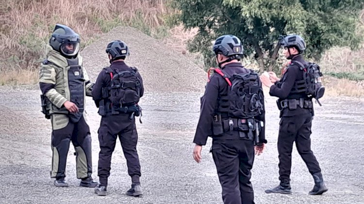 Tim Jibom Polda NTT Bersama Polres Flores Timur Musnahkan Temuan Bom Pipa Rakitan