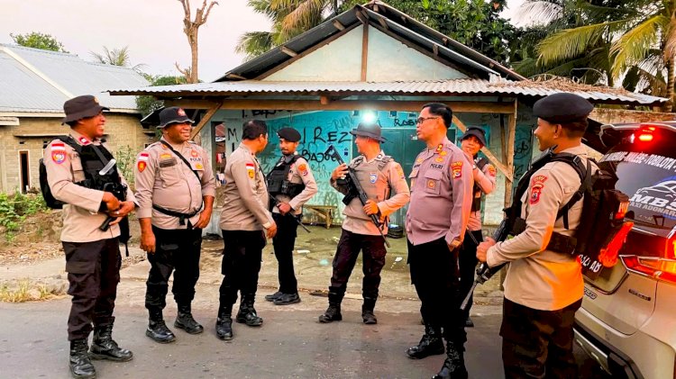 Usai Silaturahmi, Kapolres Flores Timur Sapa Personel Pengamanan di Adonara Timur