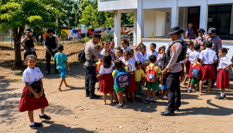 Bukan Sekadar Patroli, Personel Polres Flores Timur Datang Membawa Senyum untuk Anak-anak Riang Rindu