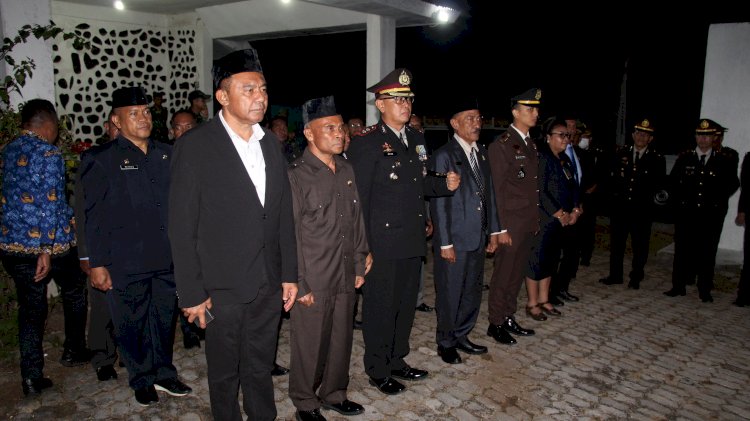 Malam Renungan Suci, Kapolres Flores Timur Bersama Forkopimda Kenang Jasa Pahlawan