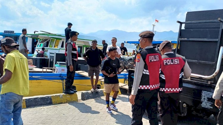 Sat Samapta Polres Flotim Pantau Penyeberangan, Antisipasi Pungli di Pelabuhan