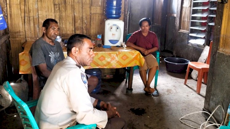 Sambangi Warga Helanlangowuyo, Bhabinkamtibmas Ile Boleng Sampaikan Pesan Kamtibmas