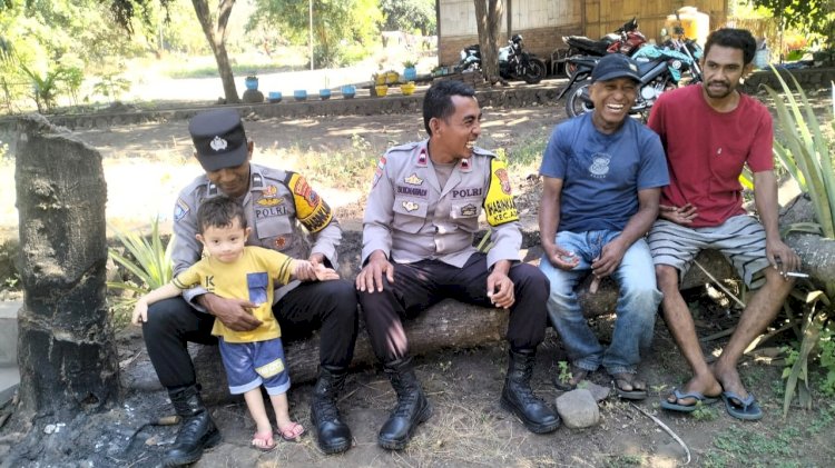 Langkah Kecil Merawat Damai, Bhabinkamtibmas Sambangi Warga Narasaosina