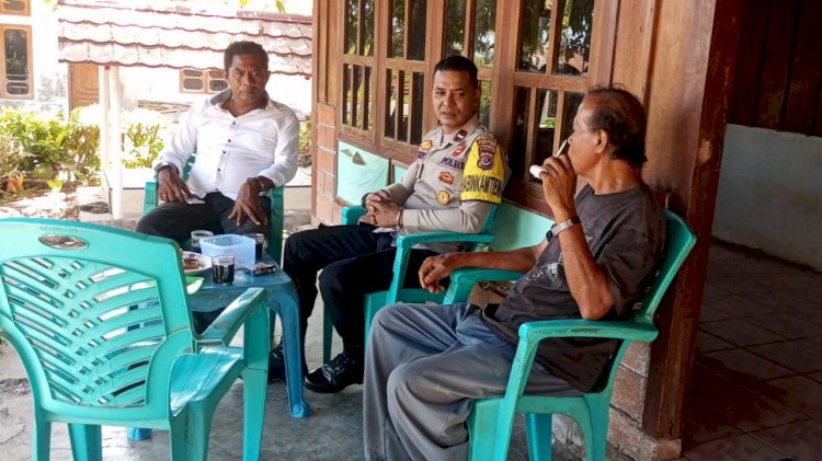 Sambang Humanis ke Watowara, Bhabinkamtibmas Ajak Warga Rawat Hutan dan Keamanan Desa