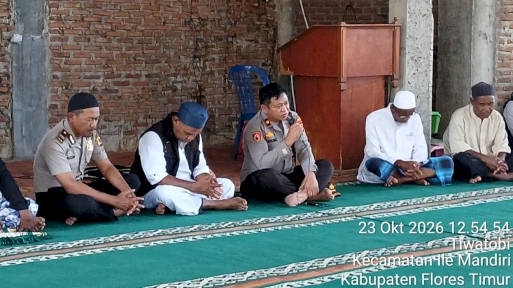 Jumat Keliling, Polres Flores Timur Ajak Warga Peduli Lingkungan dan Ekonomi