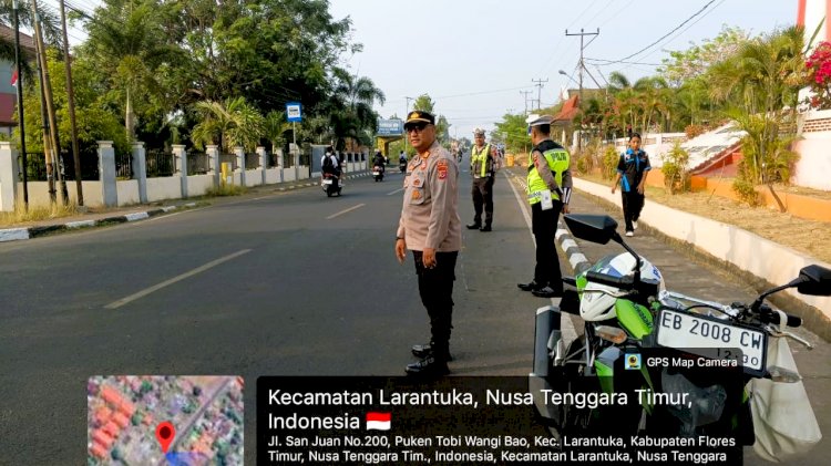 Polres Flores Timur Gelar Strong Point, Bantu Pelajar Menyeberang dengan Aman