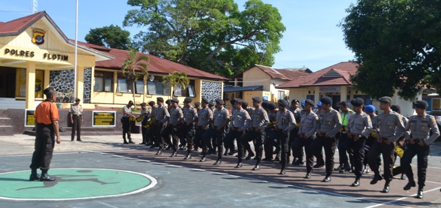 LATIHAN DALMAS SAT SABHARA DAN PLETON KERANGKA POLRES FLORES TIMUR