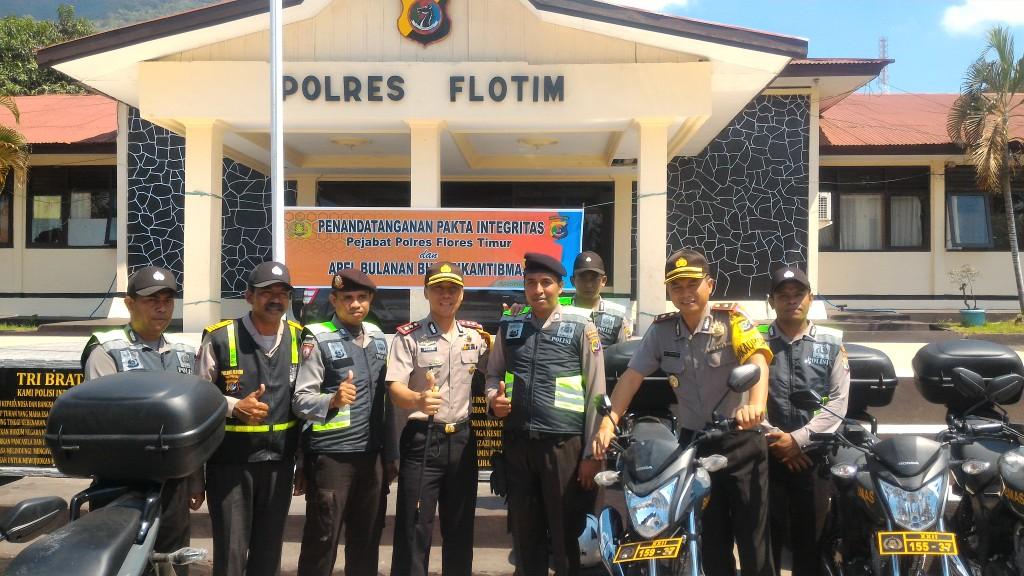 PENANDATANGANAN PAKTA INTEGRITAS PEJABAT POLRES FLOTIM DAN APEL BULANAN BHABINKAMTIBMAS.