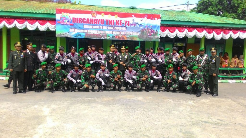 Kapolres Flores Timur Hadiri Upacara HUT TNI ke-71