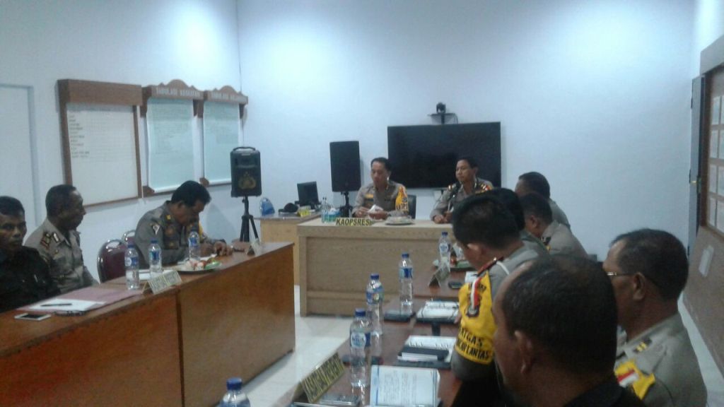 AKBP Yandri Irsan SH,SIK,M.Si memimpin langsung giat Rapat Anev Ops Mantap Praja Pilbup dan Wabup Flores Timur 2017.