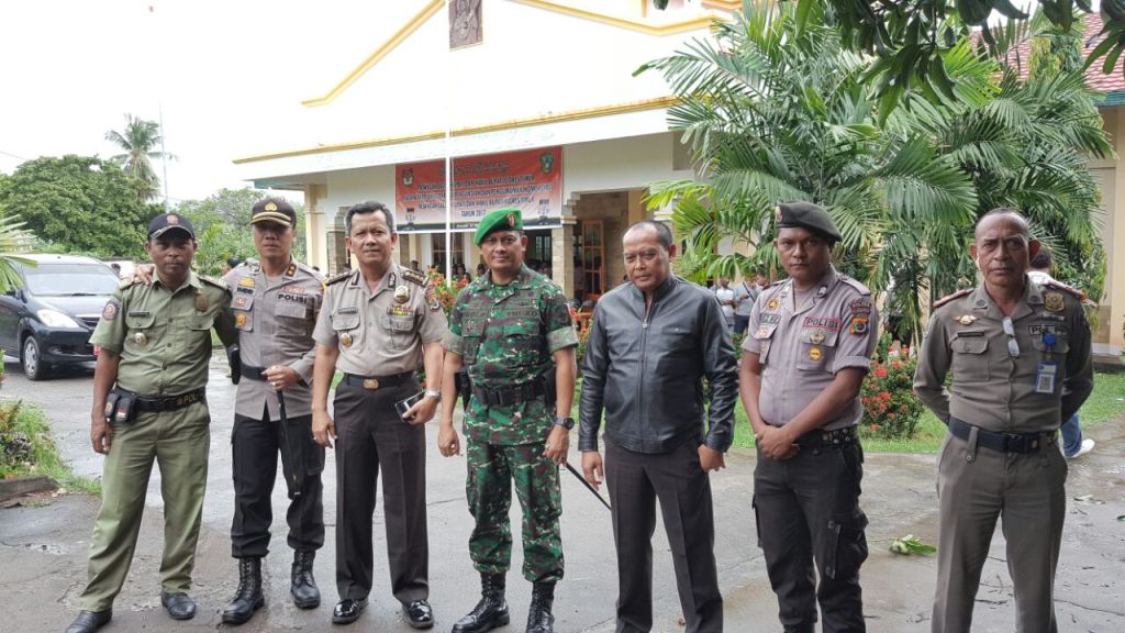 Rapat Pleno terbuka KPU Kab. Flores Timur pengundian dan pengumuman no urut Paslon Bupati dan Wakil Bupati Flores Timur 2017.