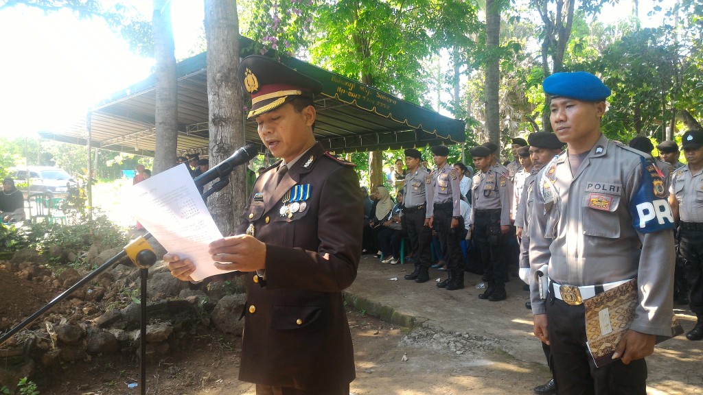 Upacara Pemakaman Kapten Polisi Purnawirawan Taslim Bara.
