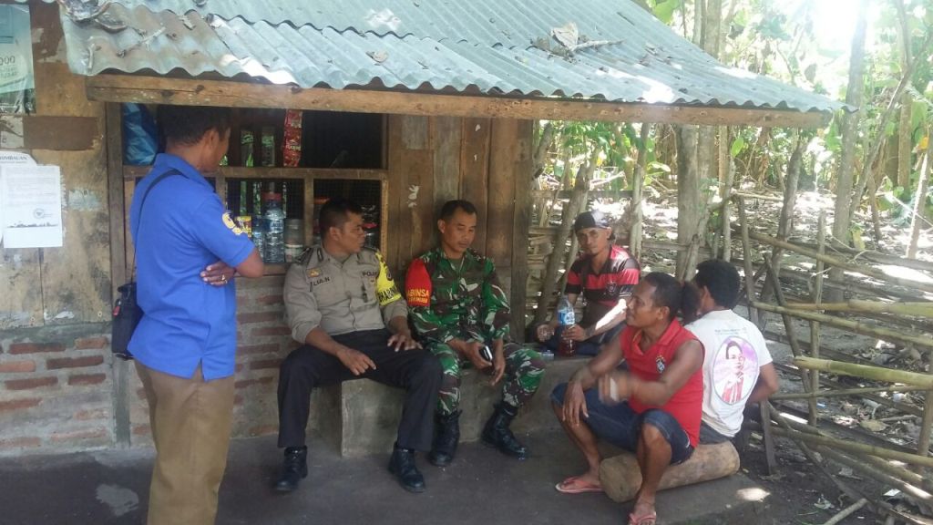Bhabinkamtibmas Bersama Babinsa Melaksanakan Sambang Bersama ke Dusun I Desa Bokang.