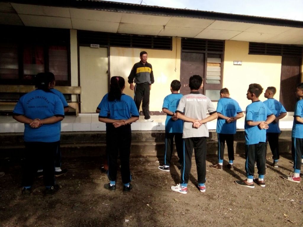 Sat Binmas Polres Flotim Memberikan Pembinaan dan Pelatihan Terhadap Saka Bhayangkara.