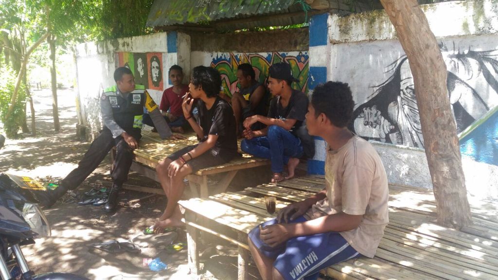 Bhabinkamtibmas Melaksanakan Pembinaan Kaum Muda Kel. Sarotari Tengah.
