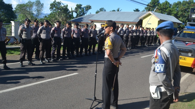 Polres Flotim Kerahkan 344 Personel Amankan Jalannya Rapat Pleno Terbuka Rekapitulasi Dan Perhitungan Suara Pilkada Flotim Tahun 2017.
