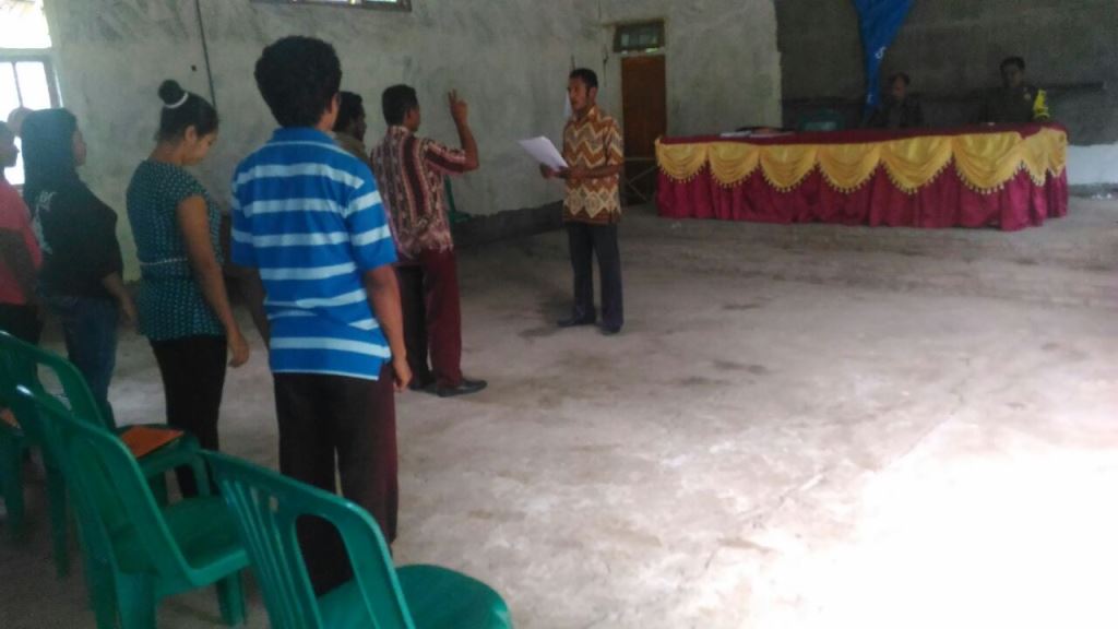 Ketua KPPS di Lantik, Bhabinkamtibmas Memberikan Himbauan Agar Tetap Menjaga Sitkamtibmas Menjelang Pilkada 2017.