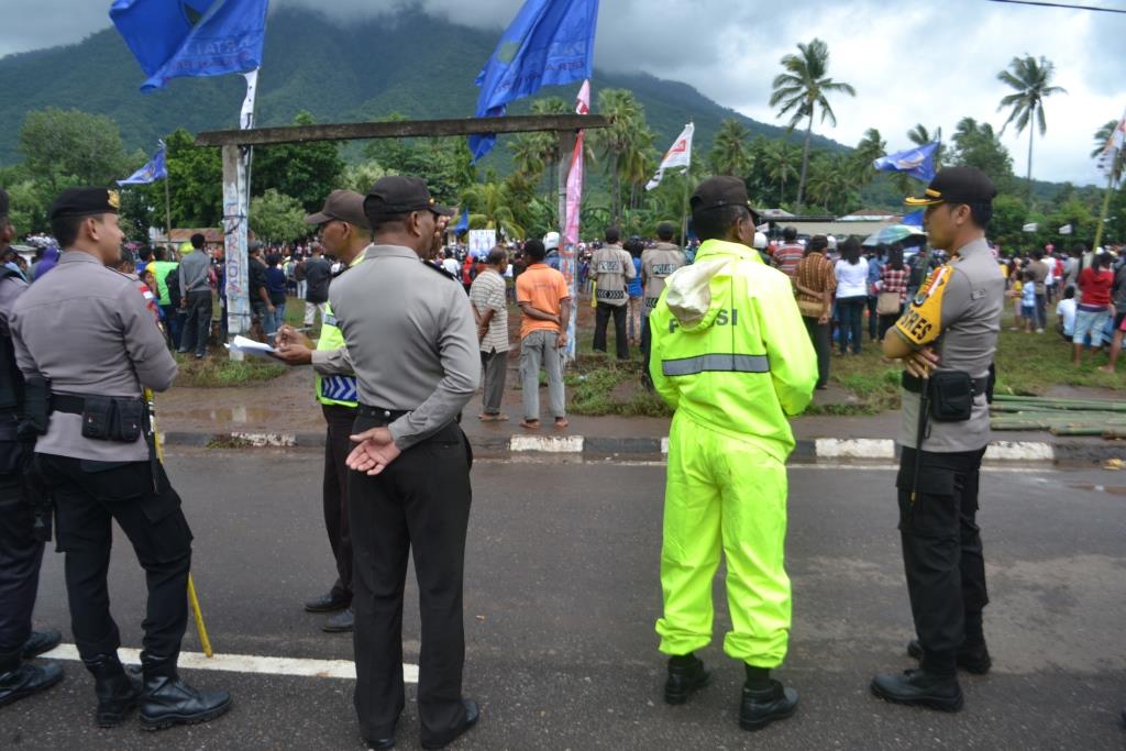 Kapolres Flotim Pimpin Langsung Pelaksanaan Kampanye Paket Lurus di Lapangan Lebao Kec. Larantuka.
