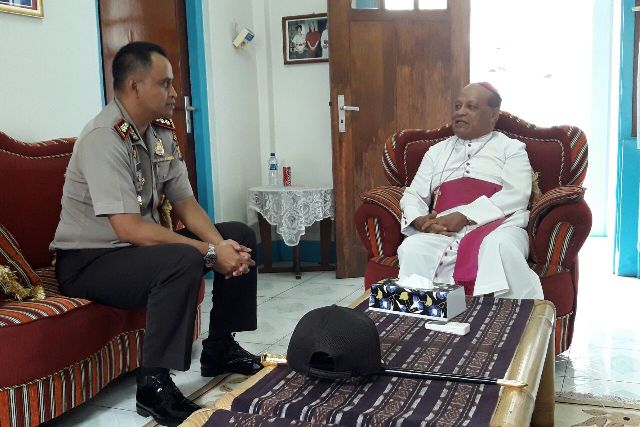 Silaturahmi Perdana Kapolres Flotim Ke Tokoh Agama Katholik Di Istana Keuskupan Larantuka.