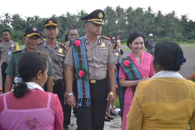 Selamat Datang Kapolres Flotim AKBP Arry Vaviryanto, S.IK.M,SI Bersama Ibu Di Polres Flotim