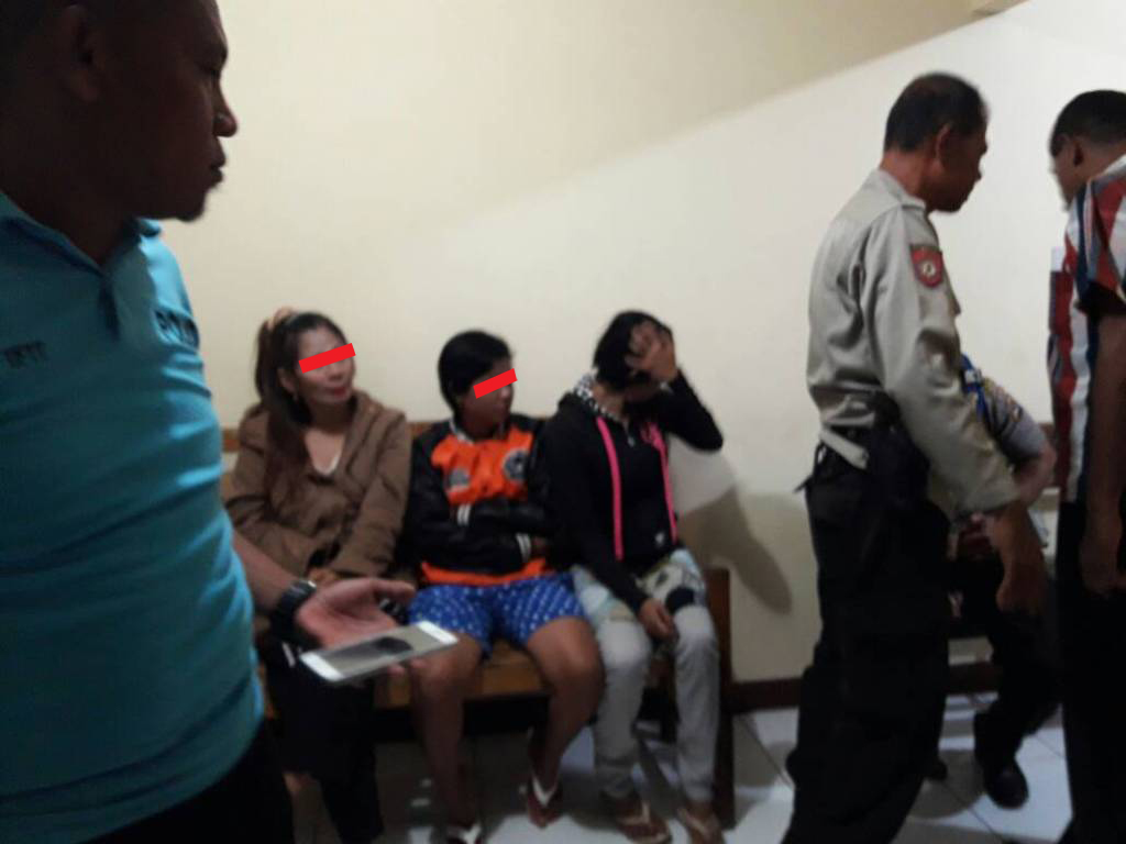 Operasi Pekat Polres Flotim merazia rumah - rumah kos yang dijadikan tempat prostitusi di kota Larantuka.