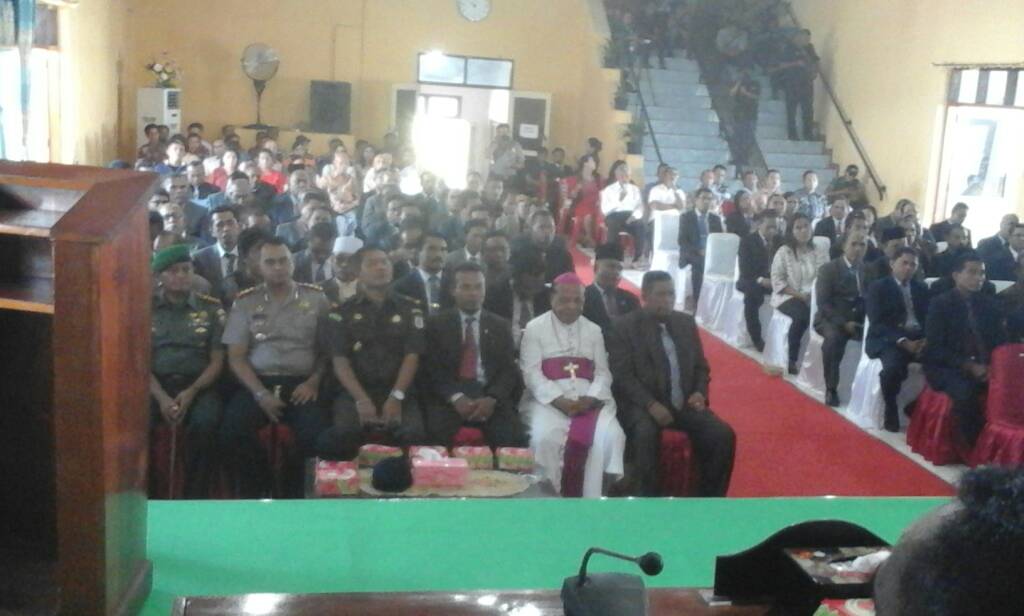Sidang Istimewa dalam rangka Serah Terima Jabatan dan Pidato Bupati Flotim periode 2017 - 2022.