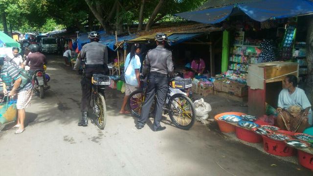 Sat Sabhara Polres Flotim Pantau Situasi Kamtibmas Kota Larantuka Dengan Patroli Bersepeda