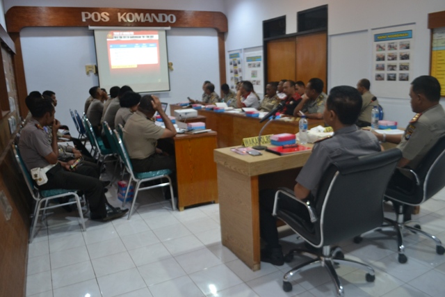Kapolres Flotim Pimpin Rapat Kerja Anev Triwulan II Tahun 2017 Tingkat Polres Flotim
