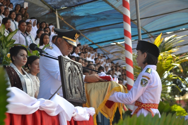 Kapolres Flotim beserta Staf Jajaran mengikuti Detik – detik Proklamasi Kemerdekan RI ke – 72 Tahun 2017 Di Lapangan Ile Mandiri Larantuka