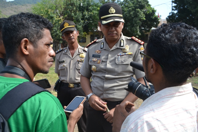 Sat Narkoba Polres Flotim Lakukan Pemusnahan Barang Bukti Miras dan Makanan Kedaluarsa Hasil Sitaan Tahun 2017