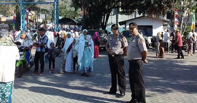 Personil Polres Flotim Pam Giat Sholat Idul Adha 1438 H Tahun 2017