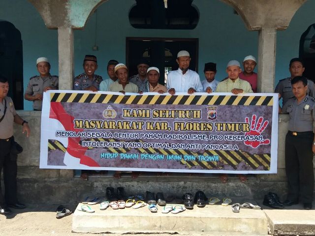 Tim Ops Bina Waspada Polres Flotim Binluh Kepada Jamaah Delang guna Cegah Bahaya Paham Radikalisme