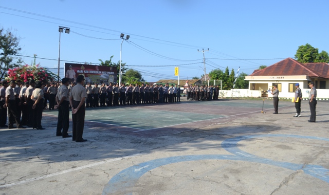 Polres Flotim Laksanakan Apel Pergeseran Pasukan (Serpas) Pam Pilkades Serentak Tahap II Tahun  2017