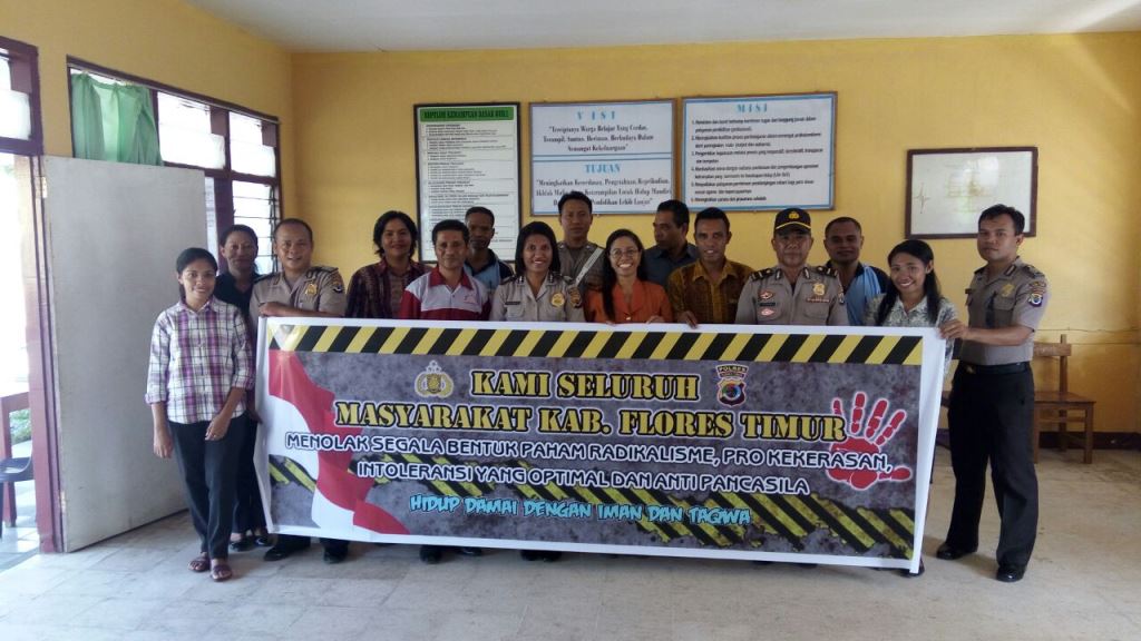 Dalam rangka Giat Ops Bina Waspada Turangga 2017 Polres Flotim Melaksanakan Giat Binluh di Sekolah - sekolah