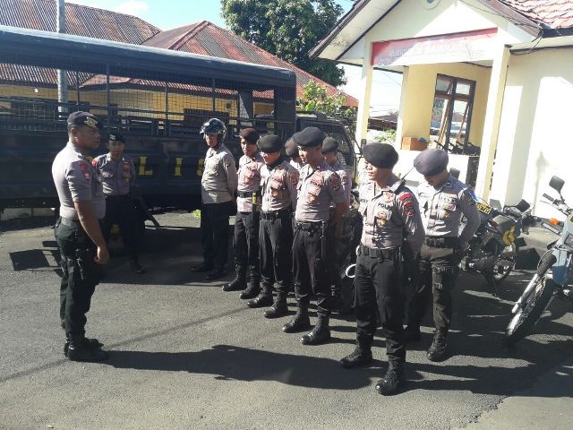 Personil Sat Sabhara Polres Flotim Giat Patroli Dialogis di Pasar Oka – Larantuka Dalam rangka K2YD