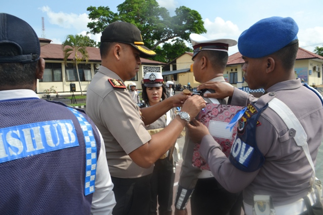 Polres Flotim Gelar Pasukan dalam rangka Operasi Zebra Turangga 2017